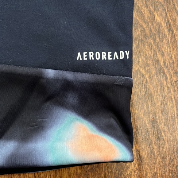 Adidas Crop Top Size XL - Picture 13 of 15